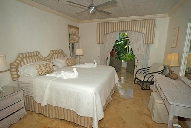 Emerald Beach 4 Plumbago photo 14