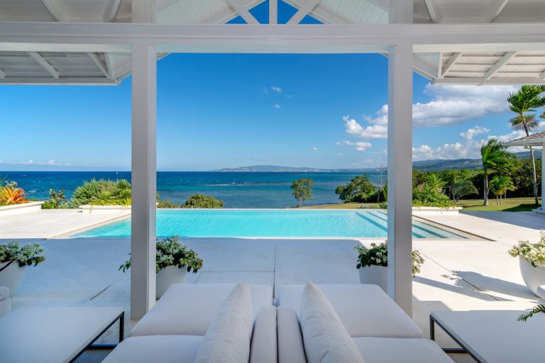 Seaside Villa in Round Hill, Jamaica