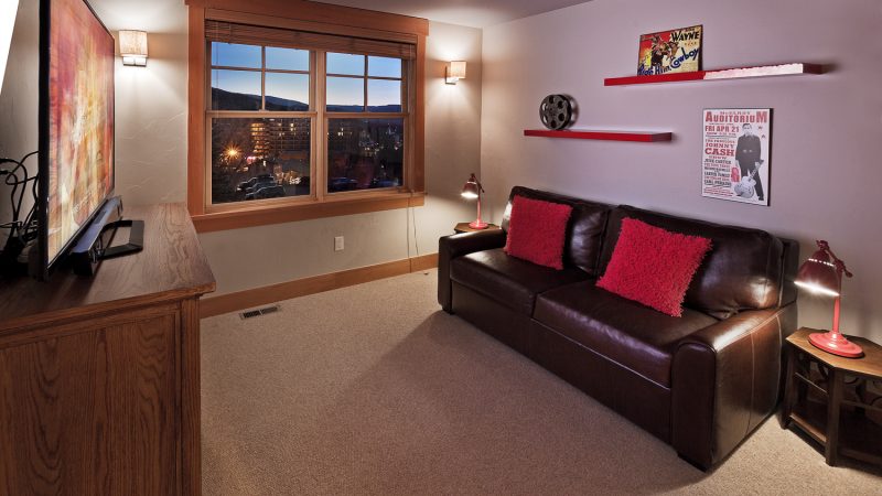 Sunshine Peak Chalet photo 11