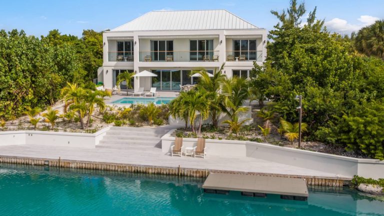 Villa Enandi in Leeward, Turks and Caicos