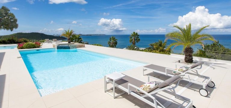 Dreamin' Blue in Happy Bay, St. Martin
